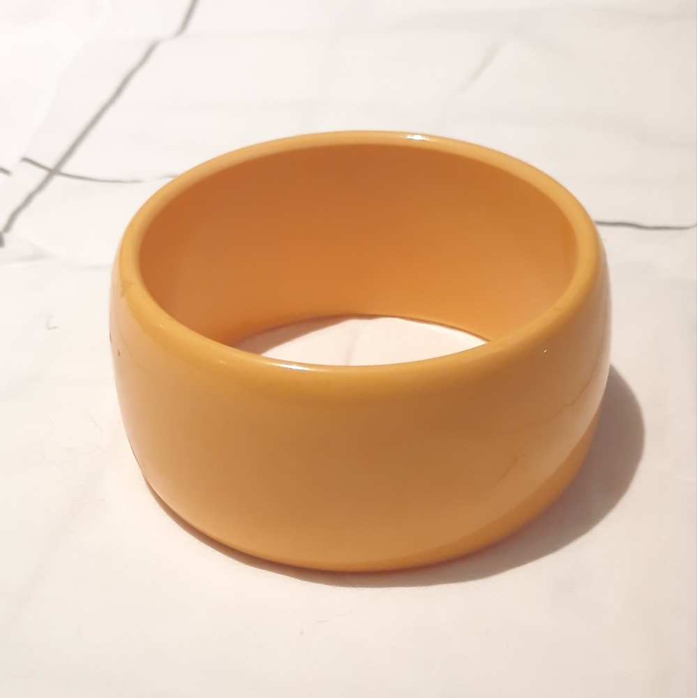 🍄Wide Vintage Bakelite Bangle Creamed Corn